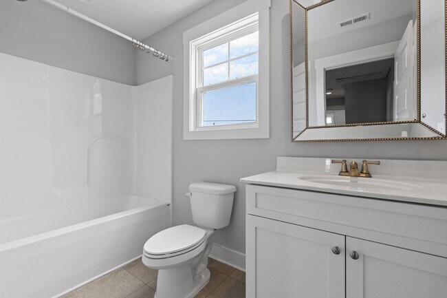 Building Photo - 318 Holbrook Ln