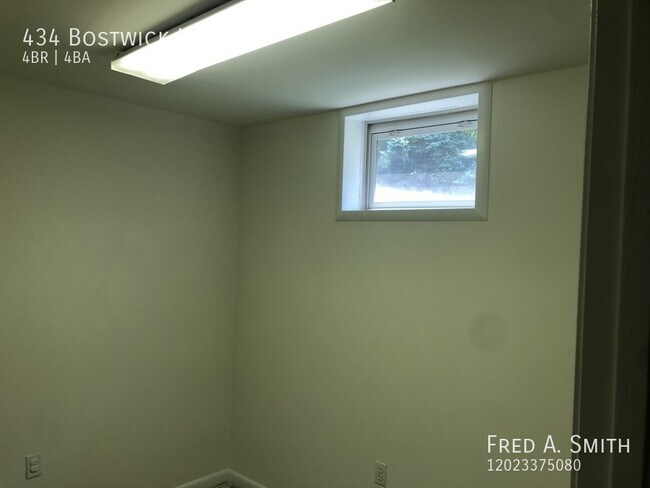 Building Photo - 434 Bostwick Ln