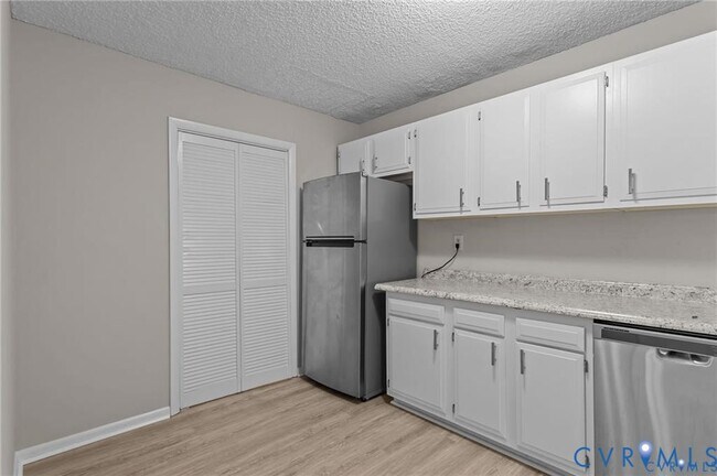 Building Photo - 2613 Chancer Dr