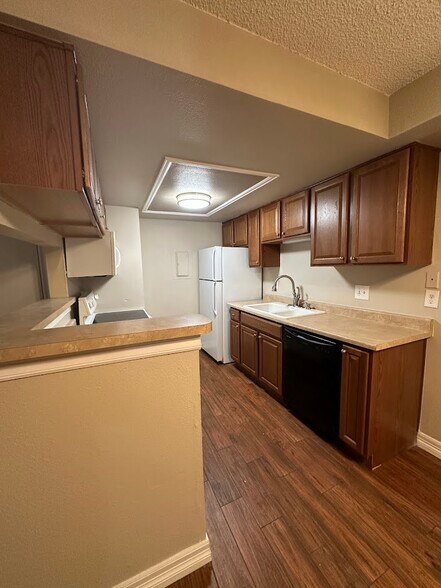 Building Photo - 1872 S Pitkin Cir