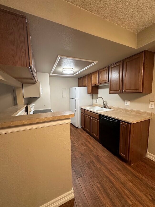 Building Photo - 1872 S Pitkin Cir