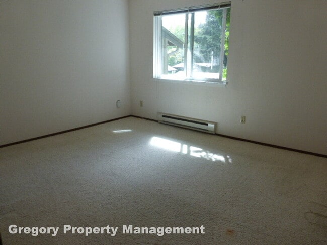 Building Photo - 12621 NE 130th Way