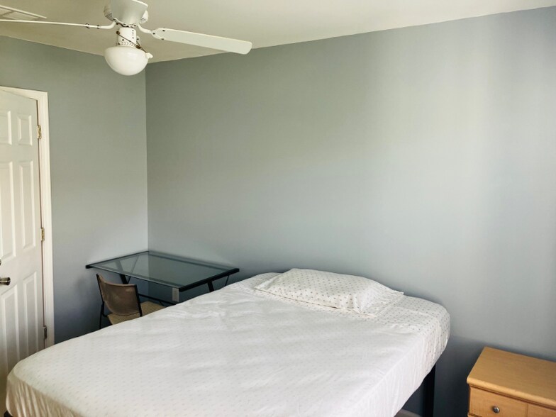 Building Photo - 118 University Village Dr