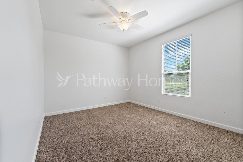 Building Photo - 18241 N Crestview Ln