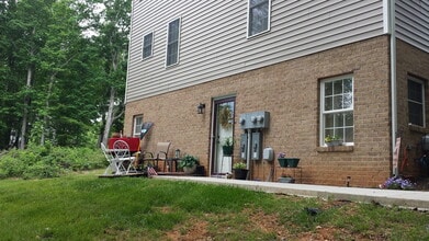 Building Photo - Spacious 2 bedroom 1 bath basement level a...