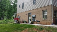 Building Photo - Spacious 2 bedroom 1 bath basement level a...