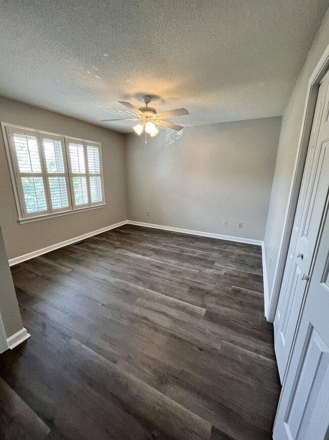 Building Photo - 166 Carlyle Cir