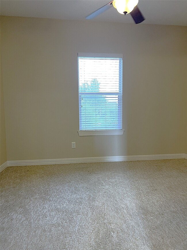 Building Photo - 9723 Highland Pointe Dr