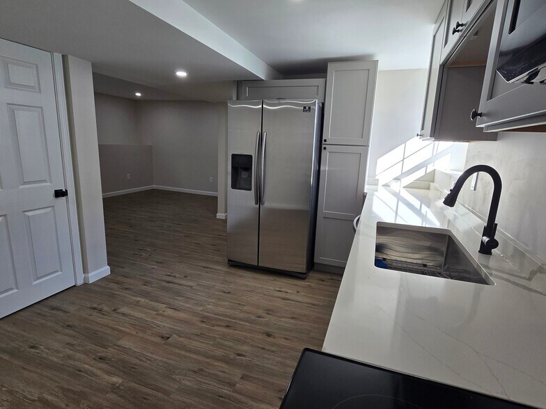 Building Photo - 27 Douglas Ave