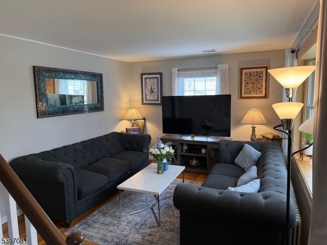 Building Photo - 8 Charles St