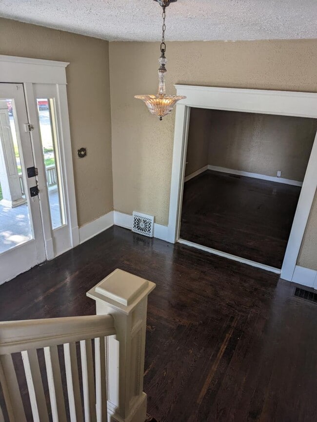 Building Photo - Charming 4-Bedroom Home Near Downtown & Kellogg