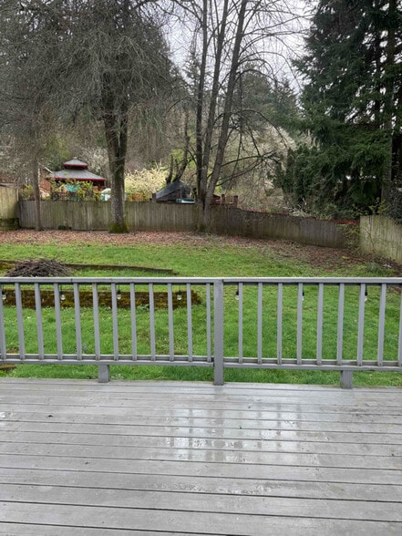 Building Photo - 104 NW Royal Ct