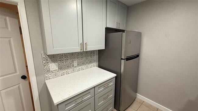 Building Photo - 106 E Longspur Blvd
