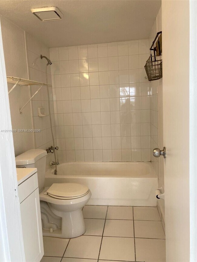 Building Photo - 5100 SW 41st St