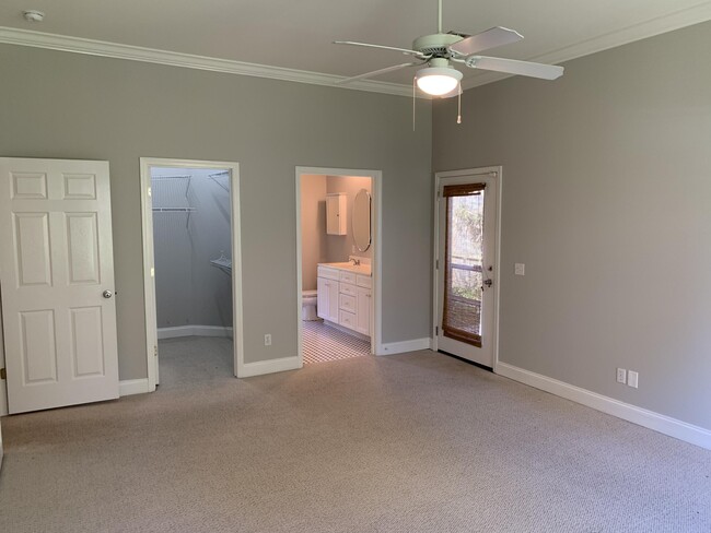 Building Photo - 4565 Woodwind Dr