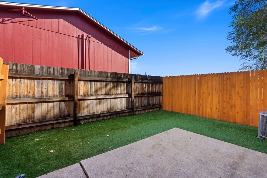 Building Photo - 1618 Banyan Dr