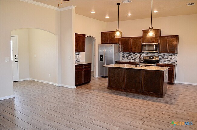 Building Photo - 6111 Cactus Flower Ln