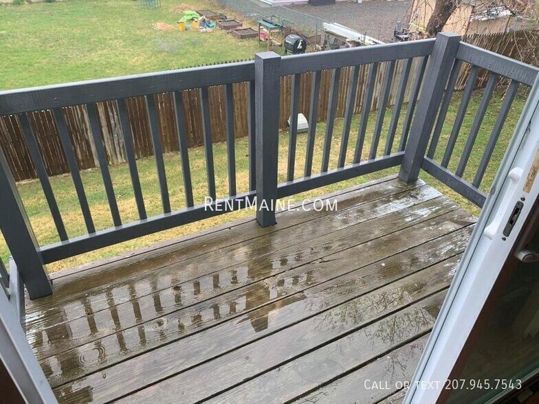 Building Photo - 385 Pine St