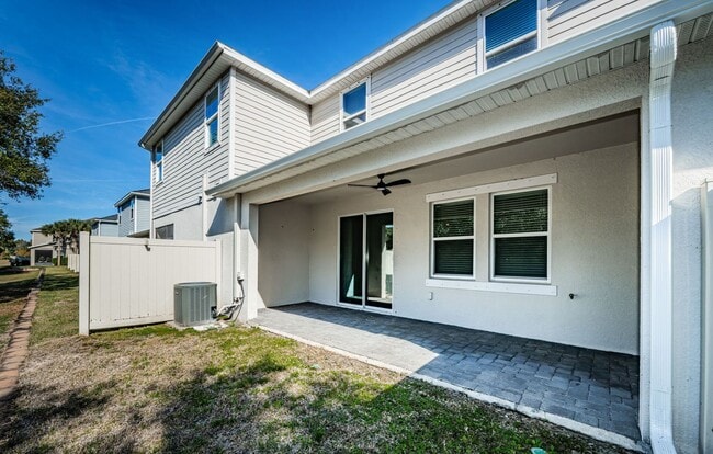 Building Photo - Large 3/3/2 Townhome Carrollwood
