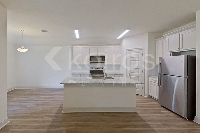 Building Photo - 8049 Hendrick Dr