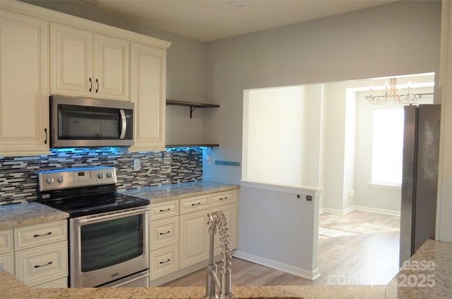 Building Photo - 16217 Peachmont Dr