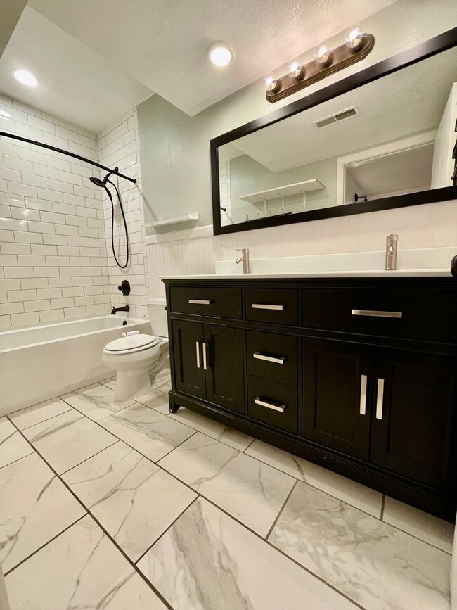 Building Photo - Beautifully Renovated 4-Bedroom Home Near West Blvd