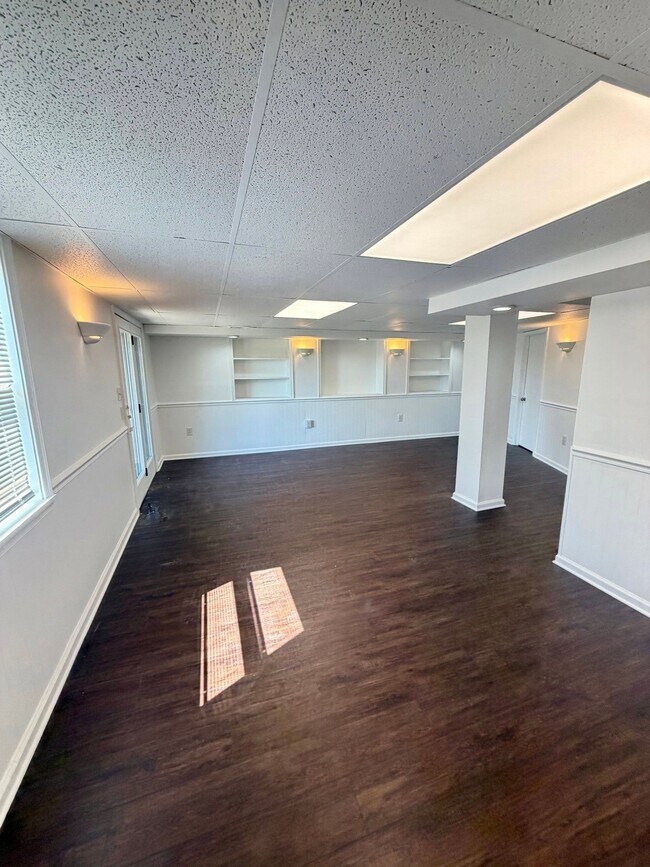 Building Photo - 33 Park View Dr