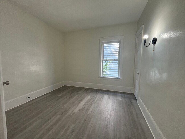 Building Photo - 98th,W.2044