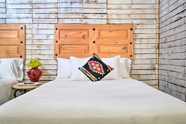 Building Photo - 3704 San Bernardo Ave