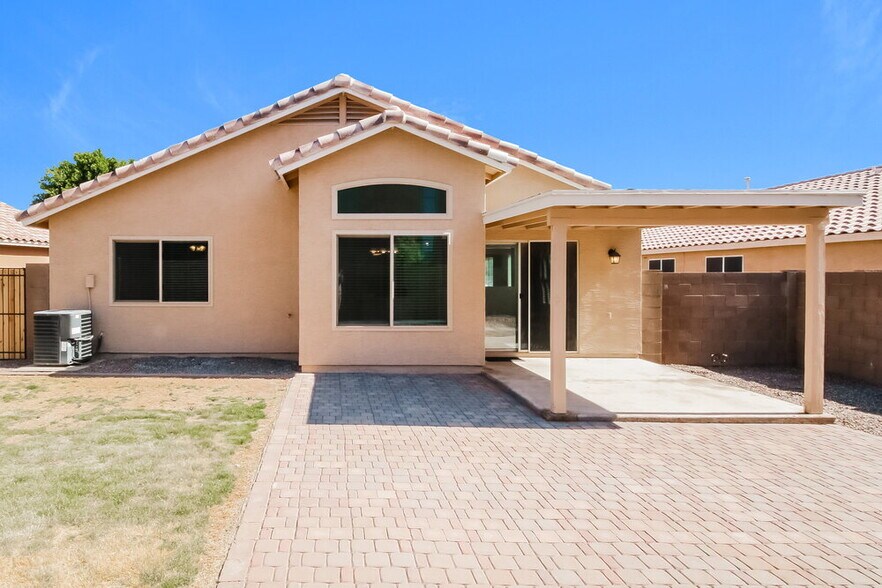 Building Photo - 8748 E Crescent Ave