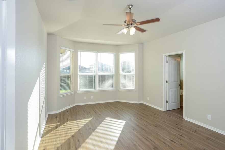 Building Photo - 654 Sea Eagle