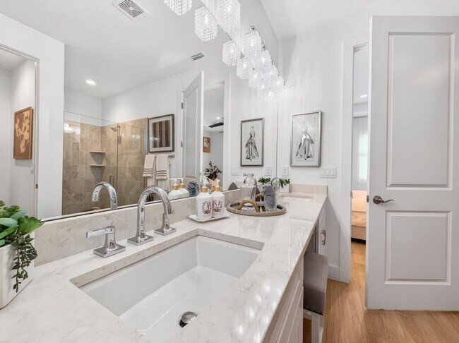Building Photo - Turnkey Furnished Villa Naples FL
