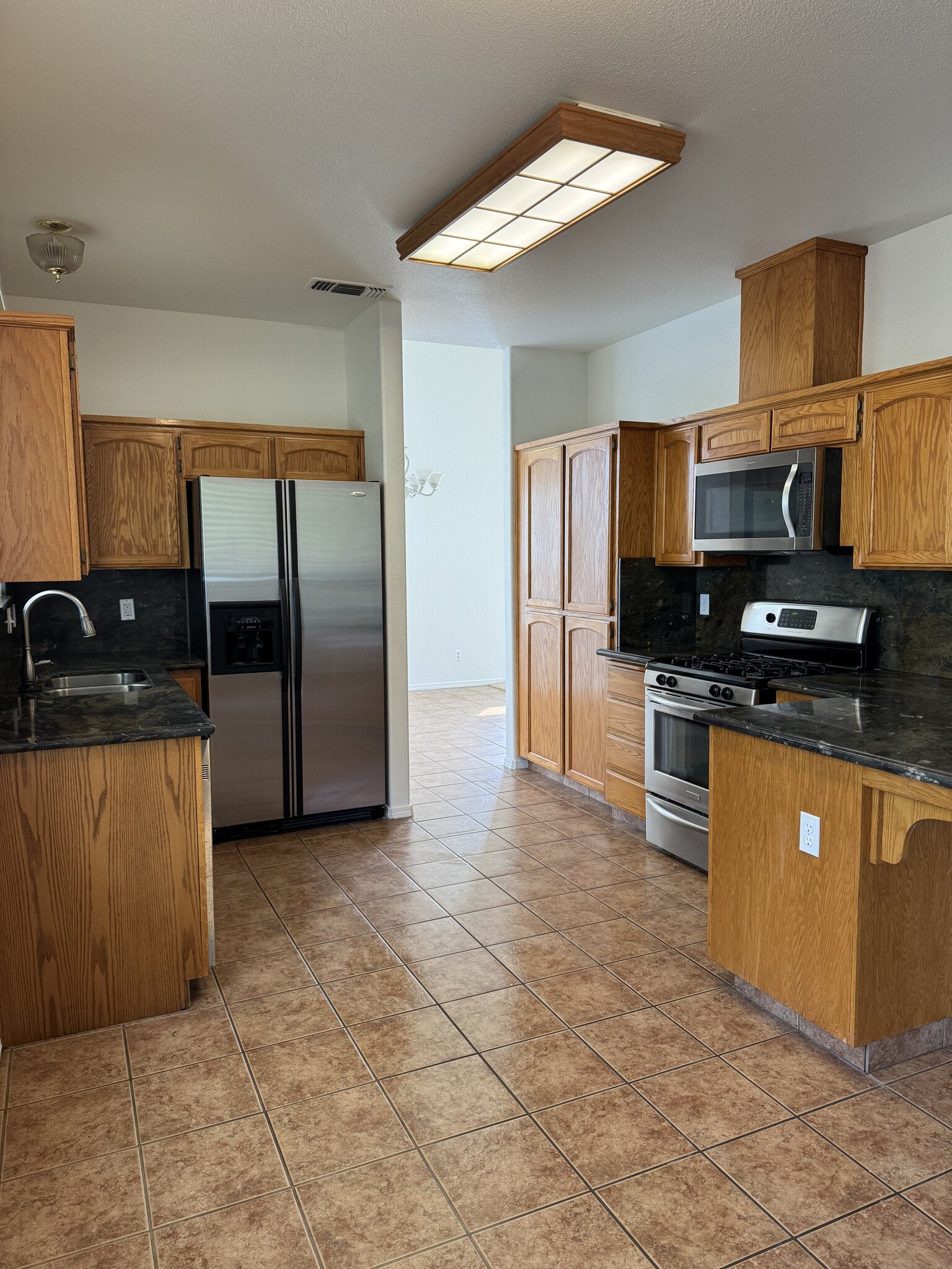 Building Photo - 150 Lake Dr