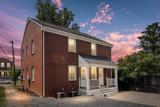 Building Photo - 819 Weedon St