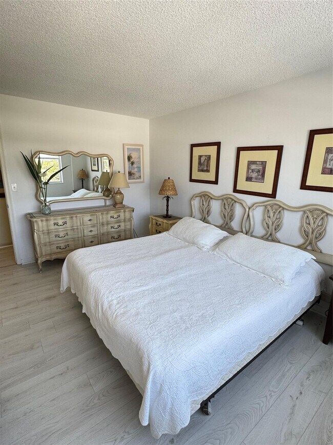 Building Photo - 5200 N Ocean Blvd