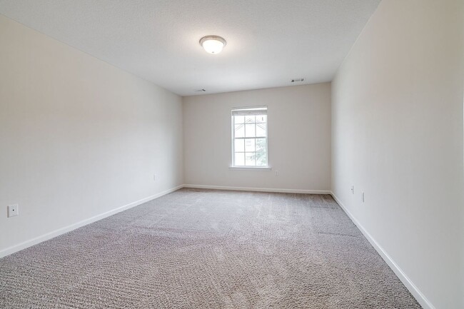 Building Photo - 3 Bed 2.5 Bath - Spacious Townhome Centrally Located in Rincon