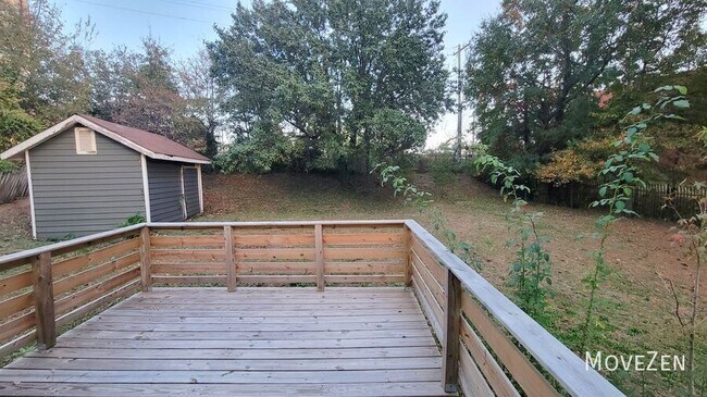 Building Photo - 7 Ratcale Ln