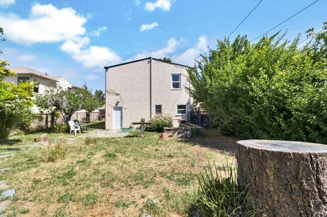 Building Photo - 1467 Ohio St