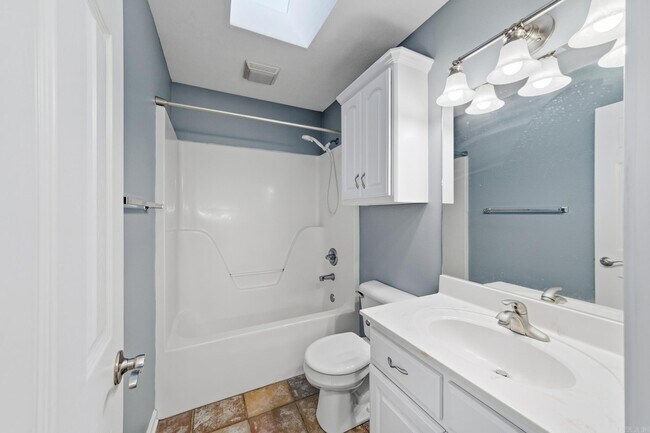 Building Photo - 20 Hillcrest Ln