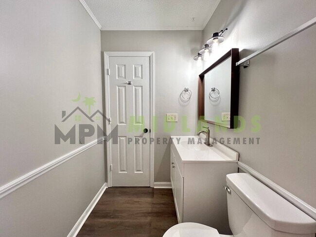 Building Photo - 237 Devonport Dr