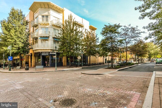 Building Photo - 3057 S Buchanan St