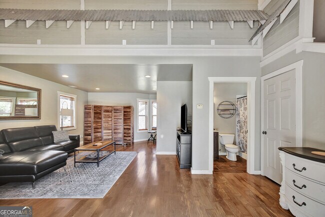 Building Photo - 300 Briarwood Rd