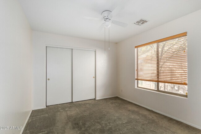 Building Photo - 1642 E Desert Ln