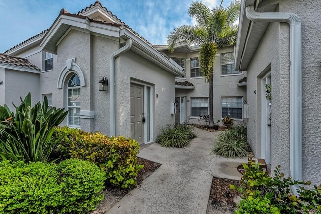 Building Photo - 2 BEDROOM CONDO AVAILABLE ASAP IN CALUSA BAY!!!