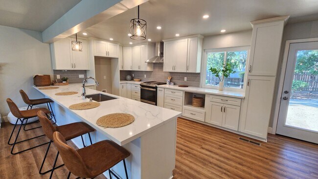 Building Photo - 7021 Wilshire Cir