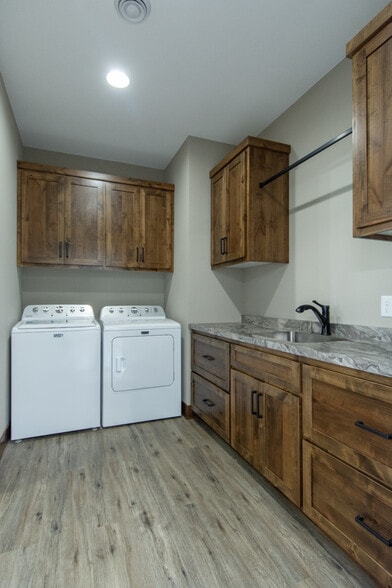 Building Photo - 11553 Forestview Dr S