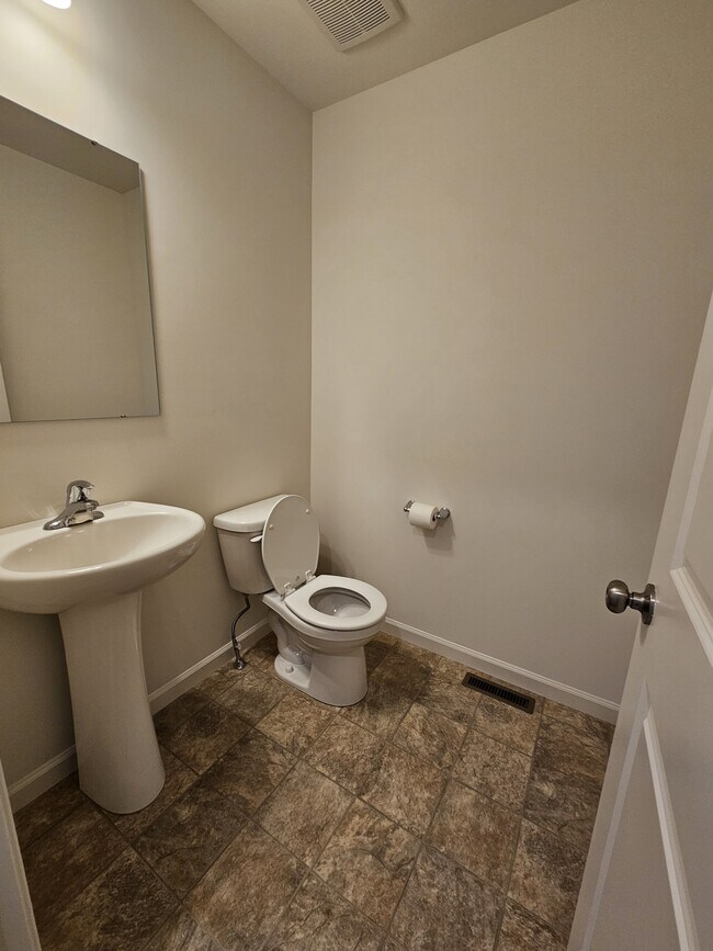 Building Photo - 118 Rhodolite Ln