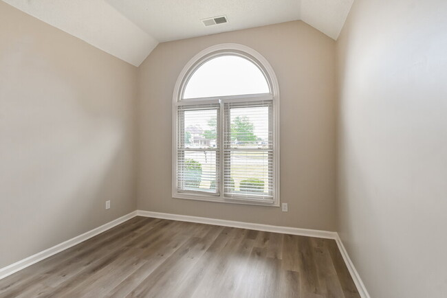 Building Photo - 4463 Whispering Bend Dr