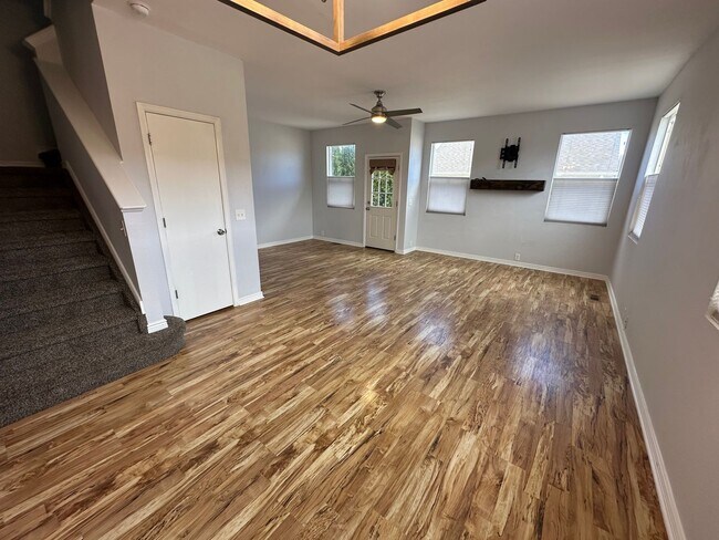 Building Photo - 3 Bed 3 bath house in Spring Creek!