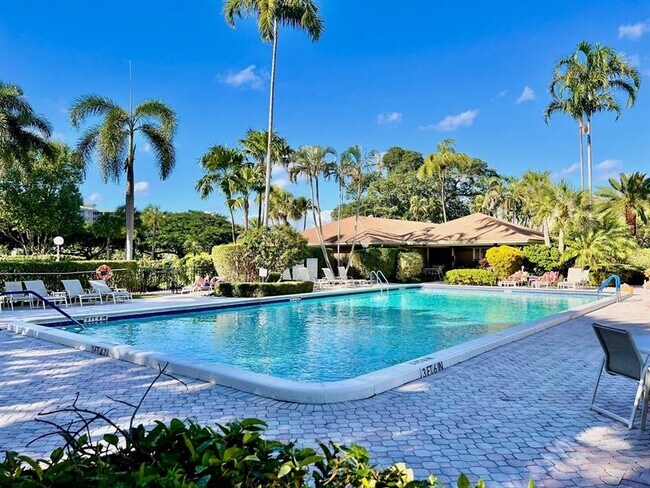 Building Photo - 3010 N Course Dr